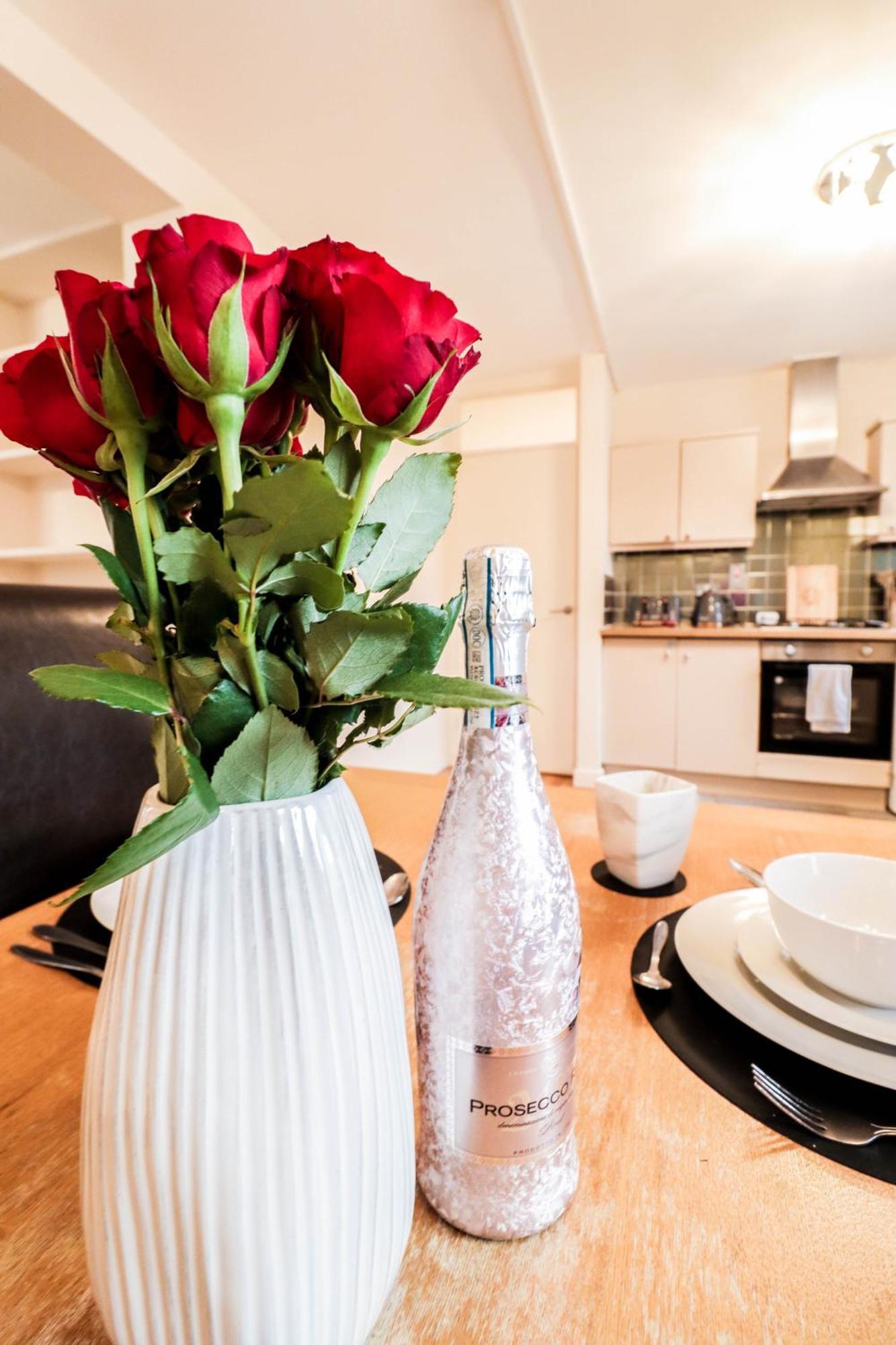 Gorgeous 2-Bedroom London Apartment Лондон Екстер'єр фото